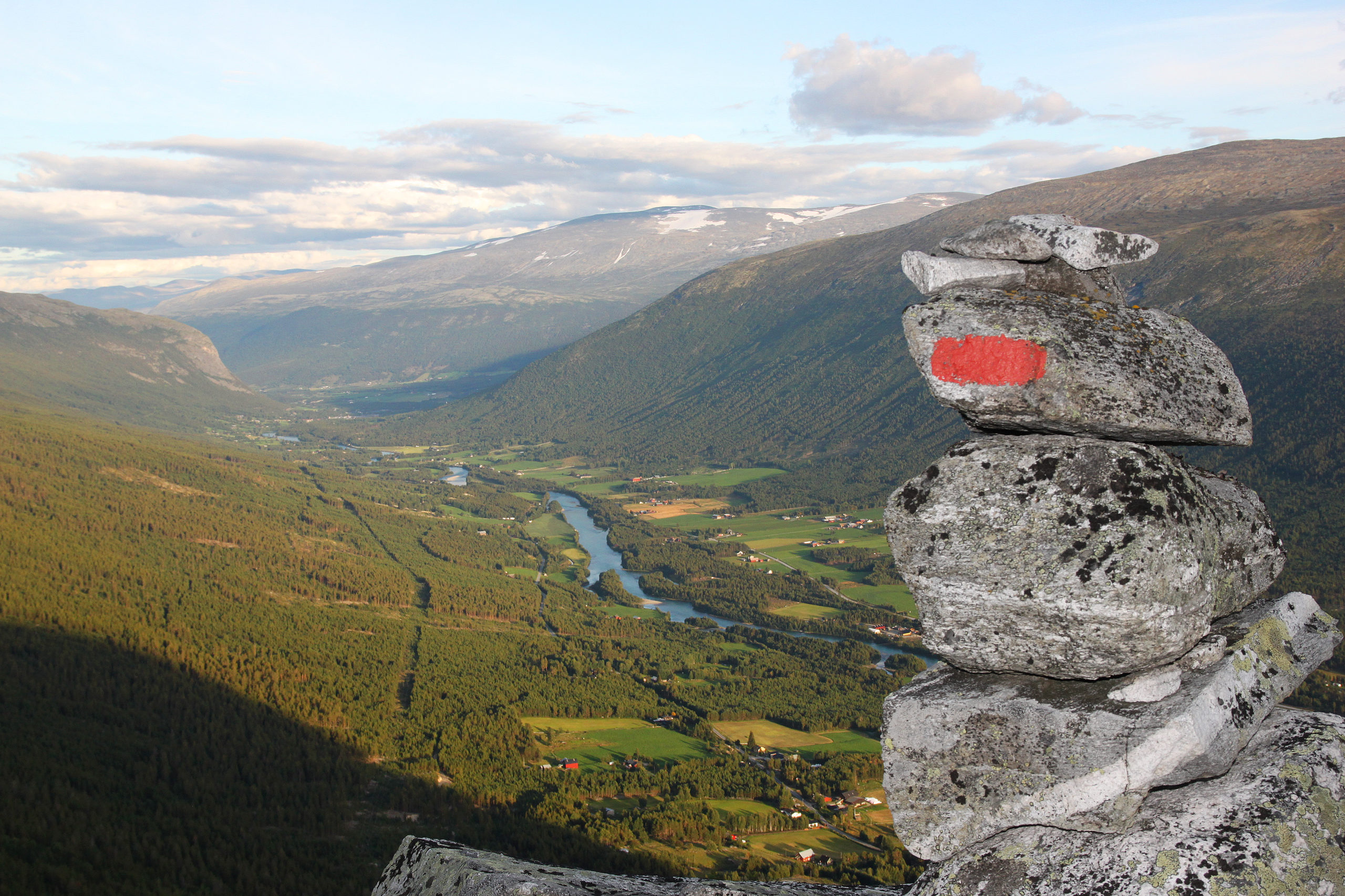 Naturbilde fra øverst i Jøingsdalen. Utsikt utover Skjåk.